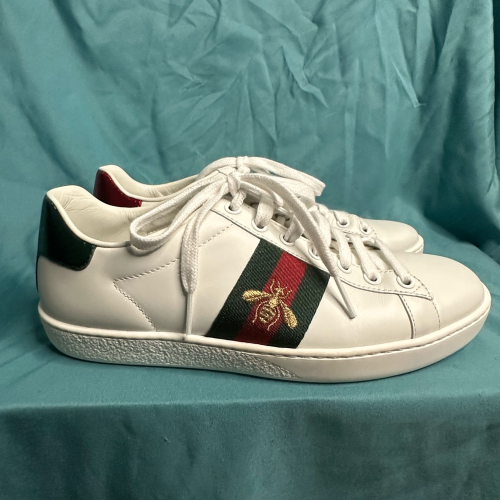 Gucci women’s shoe (worn twice)